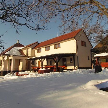 Ubytovanie V Sukromi Samuel Miava Kültér fotó